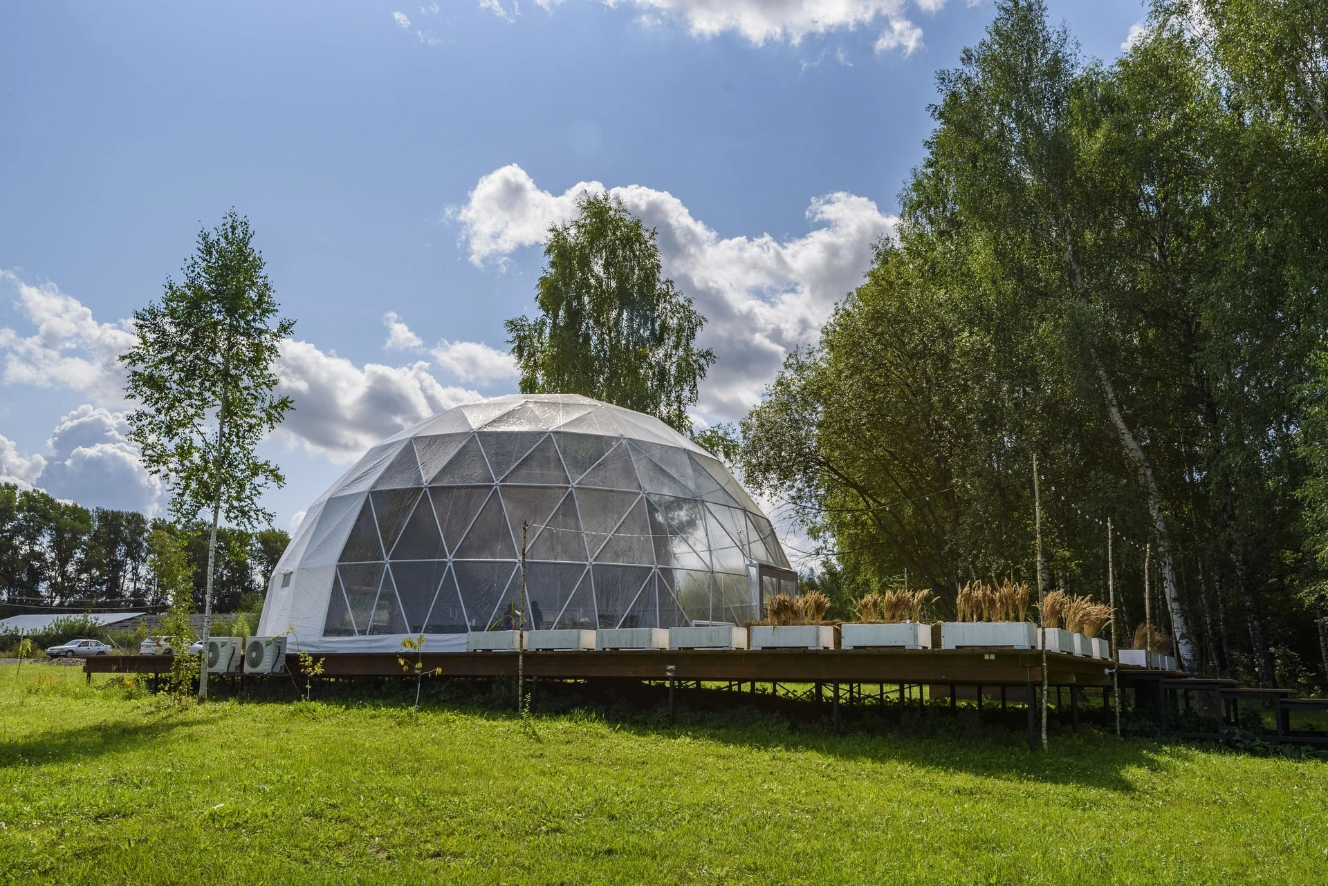 Белый арочный шатёр для свадьбы под Казанью GREEN PLACE